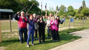 Die neuen Nordic Walking Kurse mit Beate Pracht beginnen ab März 2016 (AOK); Foto von einer Teilnehmerin