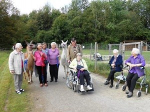 Lamatherapie Ausflug von Essener Senioren, Foto: Prachtlamas